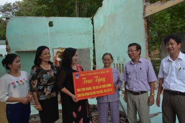 Quảng Ngãi: Hỗ trợ tiền sửa nhà cho vợ liệt sĩ Phạm Mùi