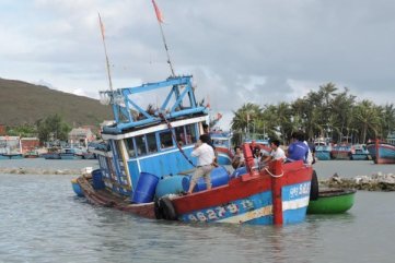 Tàu cá chở 7 ngư dân Lý Sơn bị đâm chìm ở Hoàng Sa