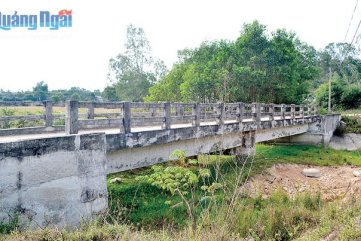 Cầu chờ... sông