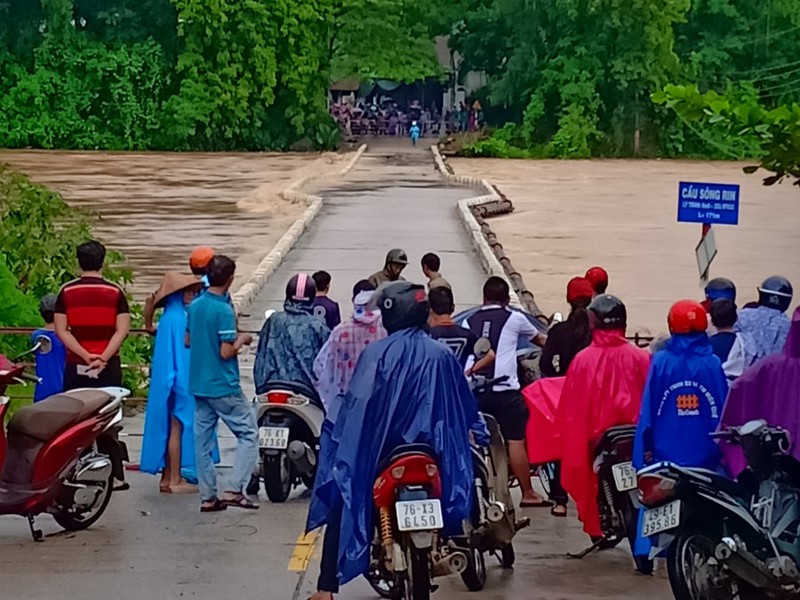 Quảng Ngãi: 1 người mất tích, 12 bị thương do bão số 5