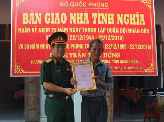 Bộ Quốc phòng trao nhà tình nghĩa tặng gia đình chính sách tại Quảng Ngãi