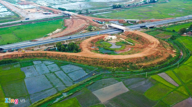 VEC bị phê bình vì vòng xoay cao tốc 34.500 tỷ ì ạch