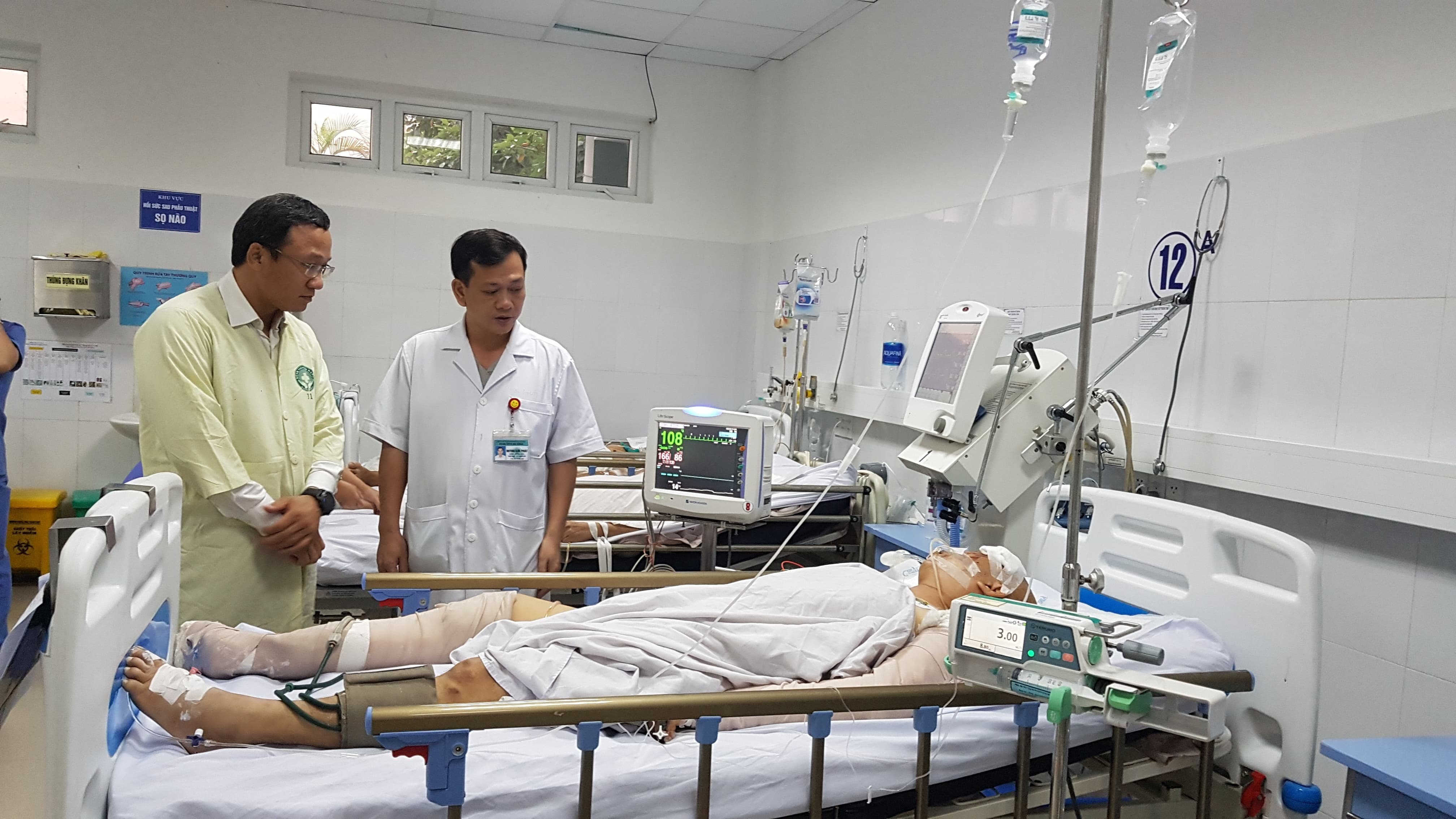 Xe chở nhà sư bị TNGT: Ủy ban ATGT Quốc gia thăm nạn nhân nguy kịch