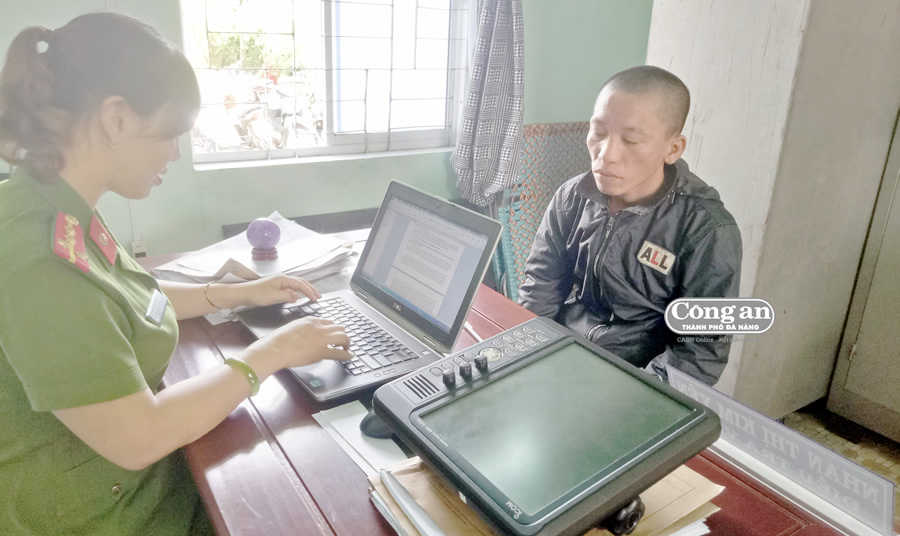 Trộm máy rađa trên tàu cá