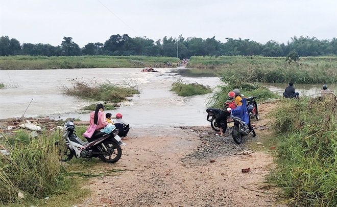 Cần có phương tiện đi lại đảm bảo an toàn cho người dân đảo Hòn Ngọc
