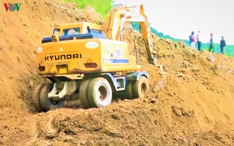 Quảng Ngãi khắc phục xong các tuyến đường bị sạt lở ở miền núi