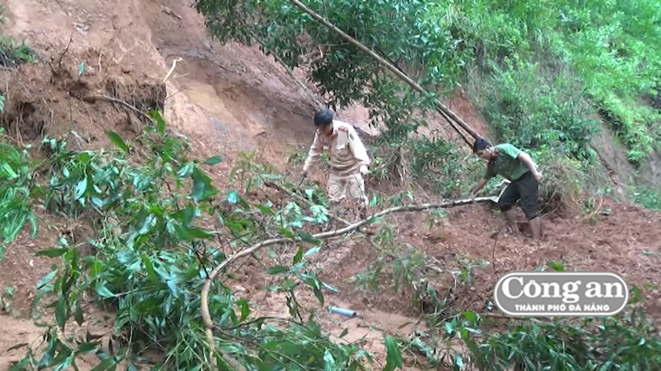 Đề phòng sạt lở núi sau bão số 6