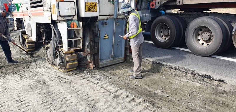 Ai sửa chữa đường ngang dân sinh tuyến cao tốc Đà Nẵng - Quảng Ngãi?