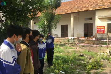 Kho thuốc trừ sâu nằm giữa 3 trường, hàng trăm thầy trò lo lắng