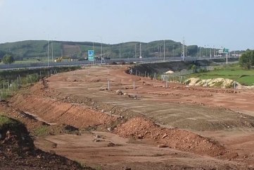 Cao tốc 34.500 tỷ đồng: Vòng xoay dừng thi công vì… hết tiền ​