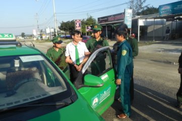 Bắt quả tang tài xế taxi vận chuyển ma túy