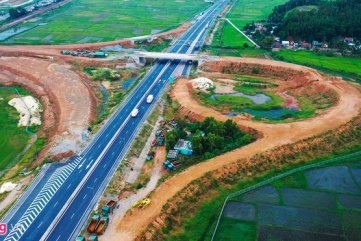 Bộ GTVT phê bình, VEC vẫn 'bỏ mặc' vòng xoay cao tốc 34.500 tỷ sạt lở