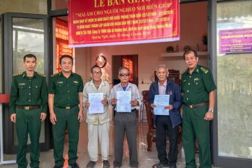 Giúp người nghèo ở biên giới an cư