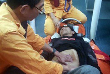 Cứu nạn ngư dân bị đau nặng trên biển