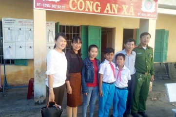 Quảng Ngãi: Nhặt được 5 triệu đồng, học sinh lớp 5 nhờ cô giáo trả cho người mất