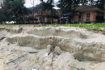 Vùng biển Mỹ Khê sạt lở nghiêm trọng