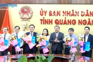 Quảng Ngãi công bố và trao quyết định bổ nhiệm, điều động cán bộ