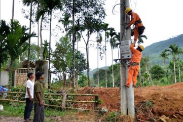 Người dân 'vùng lõm' Quảng Ngãi sắp có điện vui xuân đón Tết
