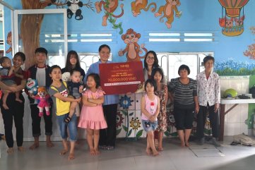 Quảng Ngãi: Trao quà Tết tại cô nhi viện Phú Hòa