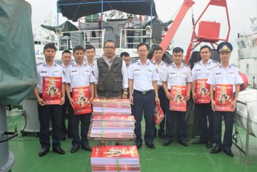 Quảng Nam, Quảng Ngãi: Báo Đại Đoàn Kết tặng báo Xuân cho cán bộ, chiến sỹ Vùng CSB 2