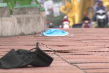 CÓ THỂ BỊ PHẠT NẶNG VỚI HÀNH VI VỨT KHẨU TRANG BỪA BÃI