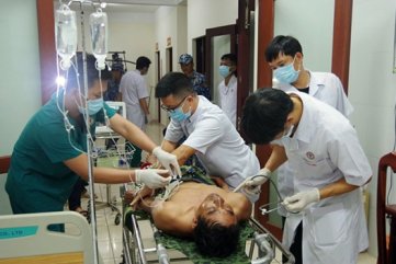 Bệnh xá đảo Trường Sa cấp cứu 3 ngư dân bị thương do nổ bình gas