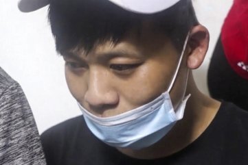 Bắt 9X tàng trữ súng AR15
