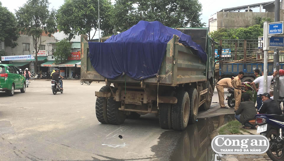 Nguy cơ gây tai nạn do xe chở đất