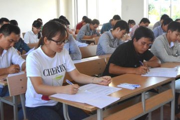Chấm lại 700 bài thi sau vụ "phúc khảo từ rớt thành thủ khoa"