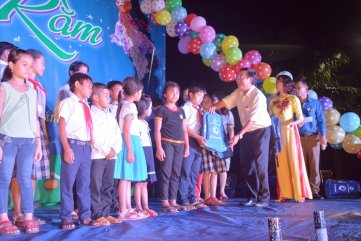 Trung thu ấm áp cho trẻ em vùng cao Quảng Ngãi
