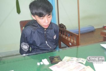Bán ma túy tại tiệm Internet