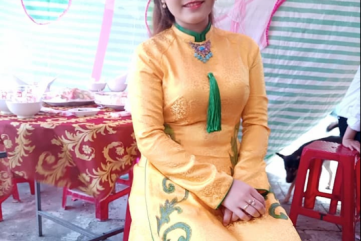Người yêu cũ của chú rể khóc trong đám hỏi?