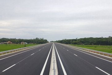 Quảng Ngãi đề nghị VEC đền bù cho người dân bị nứt nhà do thi công cao tốc