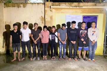 Bắt quả tang 9 “nam thanh nữ tú” bay lắc tập thể trong quán karaoke