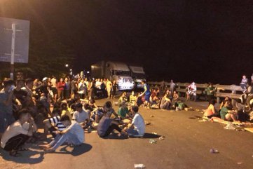 Tạm giữ 9 người gây rối công cộng khiến QL1 bị ùn tắc nhiều giờ