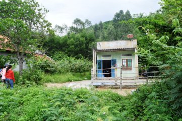 Bị cha mắng vì hát karaoke quá khuya, con gái đánh cha đến chết
