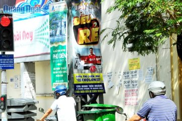 Tràn lan việc treo, dán quảng cáo trái quy định