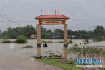 Bình Sơn: Vùng "rốn lũ" Long Yên bị chia cắt hoàn toàn
