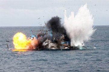 Tàu cá cháy nổ giữa đêm khuya, 1 người chết và 13 người bị thương
