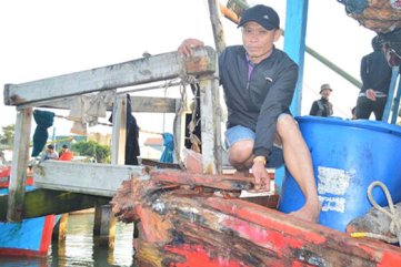 Tàu cá Quảng Ngãi bị đâm va hư hỏng nặng trên vùng biển Hoàng Sa