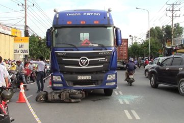 Container tông bé gái tử vong, mẹ mang bầu thai nhi văng ra ngoài