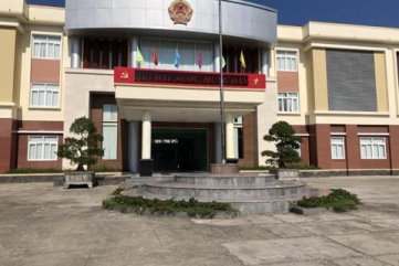 Vì sao Phó Chủ tịch huyện tát nhân viên kêu oan?