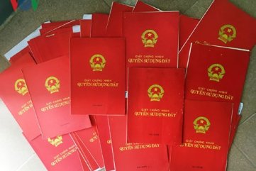 Người dân Quảng Ngãi bức xúc vì hàng trăm sổ đỏ vẫn còn nằm trong kho