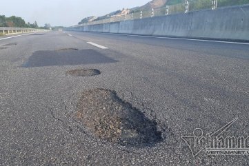 Cao tốc 34.000 tỷ chi chít ổ gà: 'Tại cơn mưa đầu mùa'
