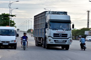 Đề xuất kiểm tra ma túy tài xế chở dăm gỗ về cảng Dung Quất