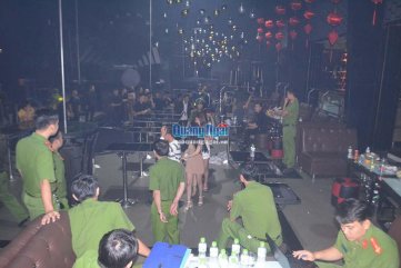Đột kích vũ trường Oasis, phát hiện hàng chục thanh niên sử dụng ma túy