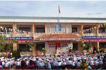 Kỷ luật Hiệu trưởng lạm quyền, khen thưởng không công bằng