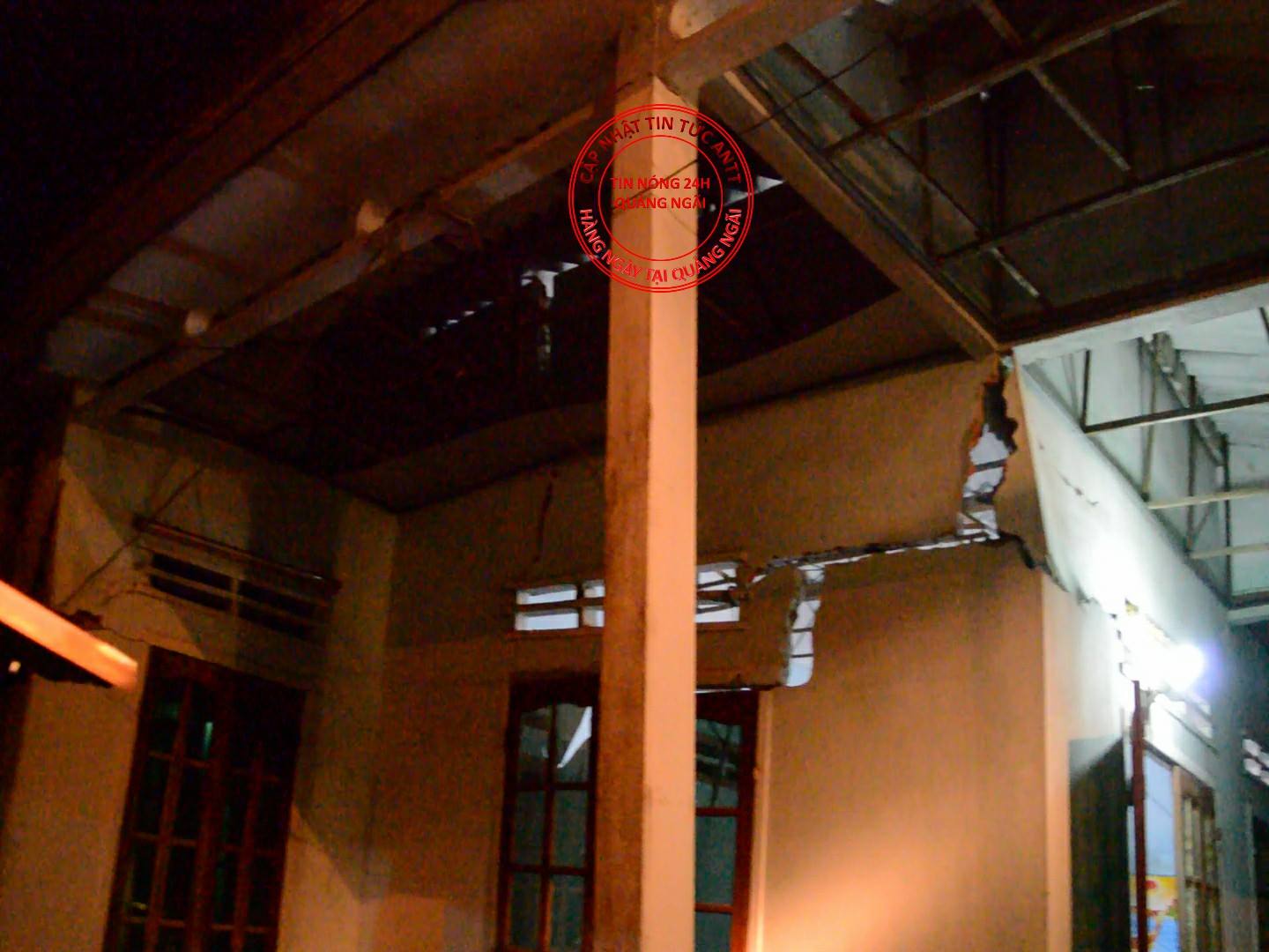 Bình Sơn: XE TRỘN BÊ TÔNG TRONG LÚC 
