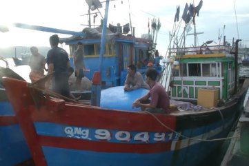 [Video] Hai tàu cá Quảng Ngãi bị tàu nước ngoài tấn công, cướp tài sản