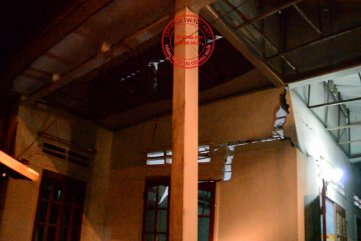 Bình Sơn: XE TRỘN BÊ TÔNG TRONG LÚC "ĐÁNH QUẢ" KIẾM THÊM TIỀN THÌ HÚC NỨT, HỎNG NHÀ DÂN